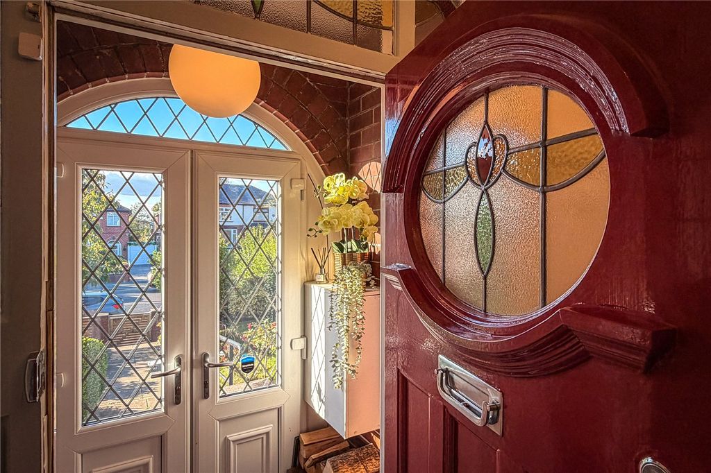 Property photo 2 of 26 Vestibule