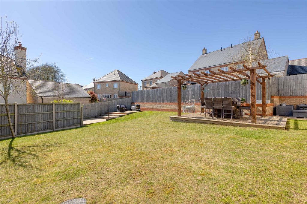 Property photo 2 of 24 South Facing Garden