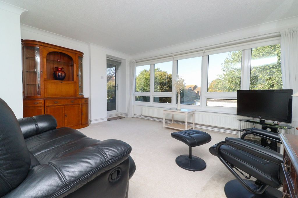 Property photo 3 of 15 Picture 3