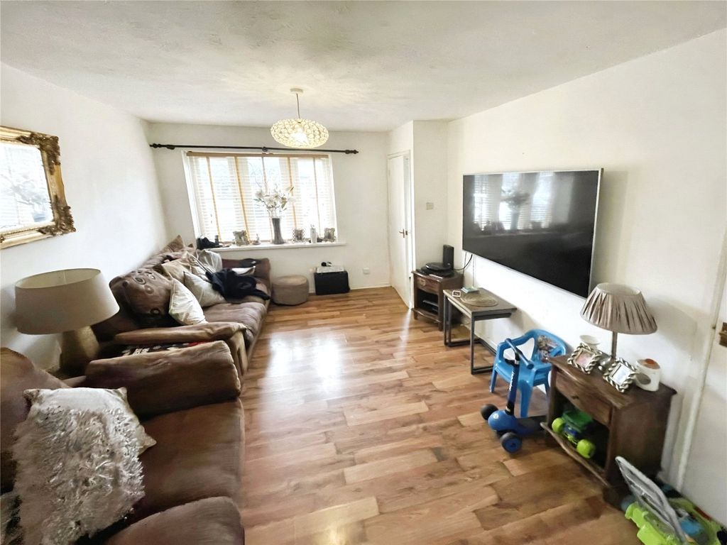 Property photo 2 of 6 Lounge