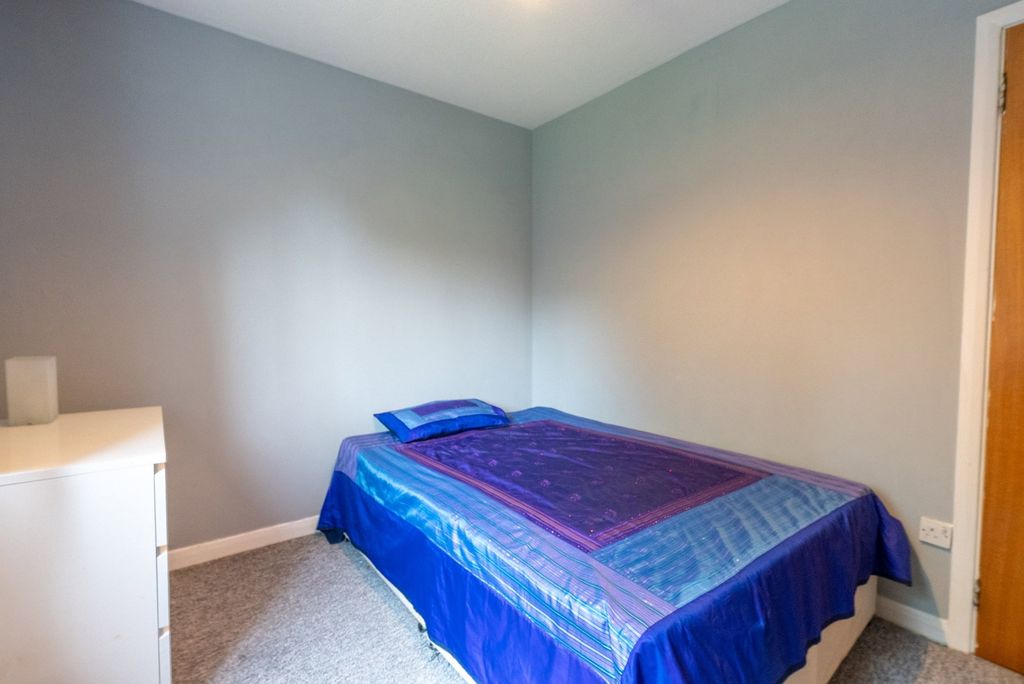 2 bed flat for saleWallace Street, Stirling FK8 photo 4