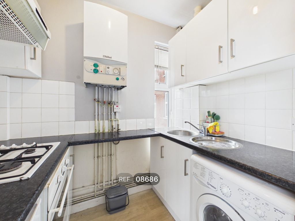 Property photo 3 of 8 Kitchen