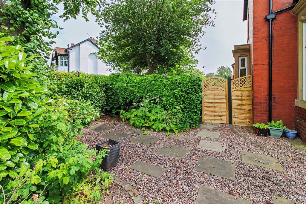 Property photo 1 of 20 Front