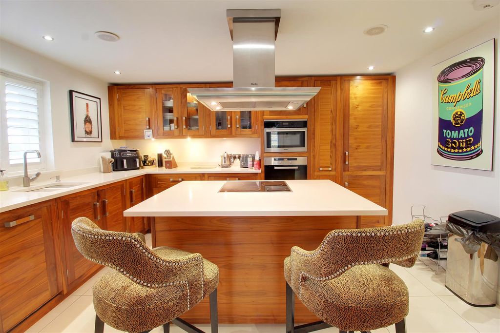 Additional image 19 of 3 bed flat for saleBluebridge Road, Brookmans Park AL9