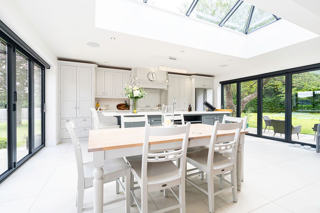 Property photo 3 of 19 Kitchen