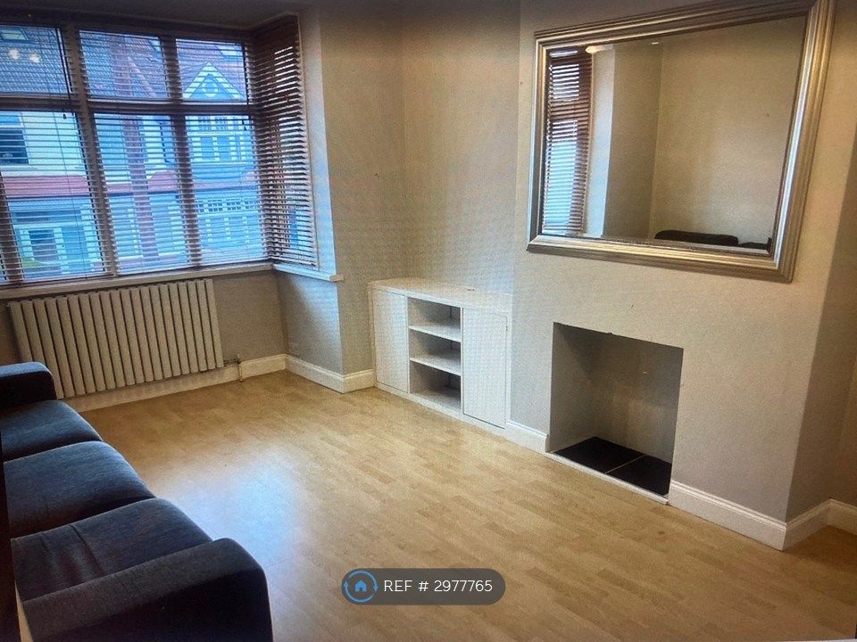 Property photo 3 of 20 Living Room (1st Floor)