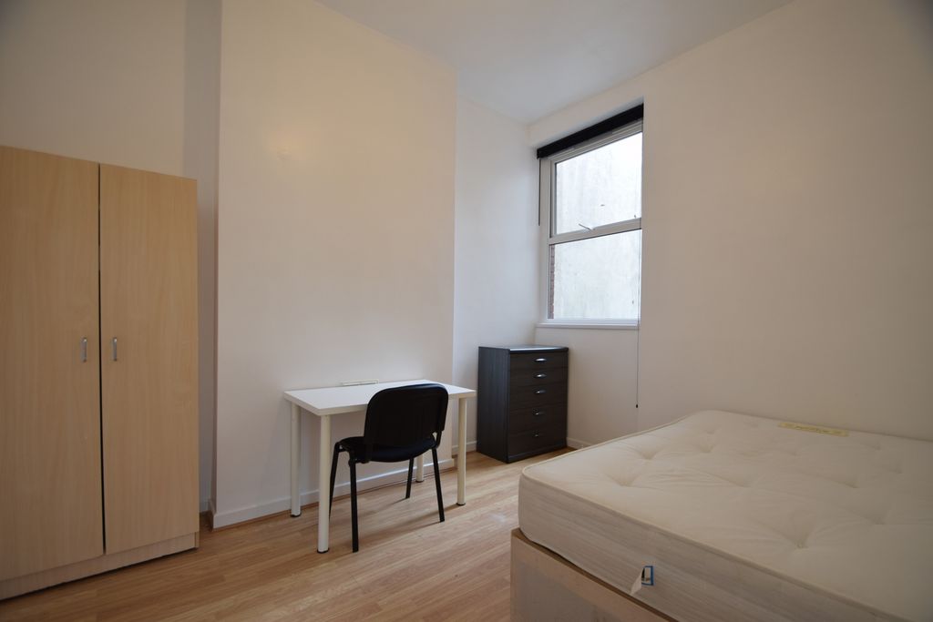 Property photo 3 of 12 Photo 4