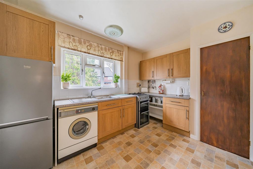 Property photo 3 of 14 Kitchen: