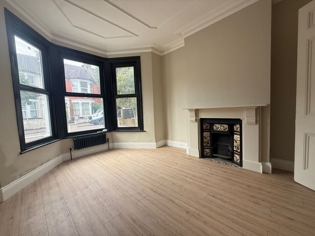 Property photo 2 of 26
