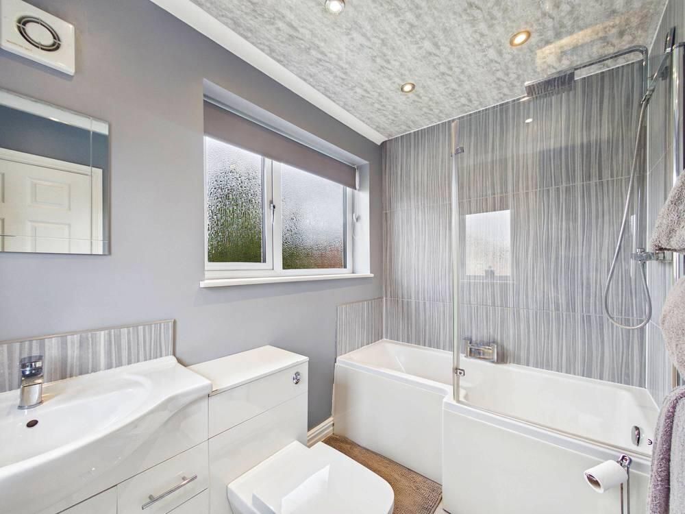 Property photo 3 of 12 Bathroom