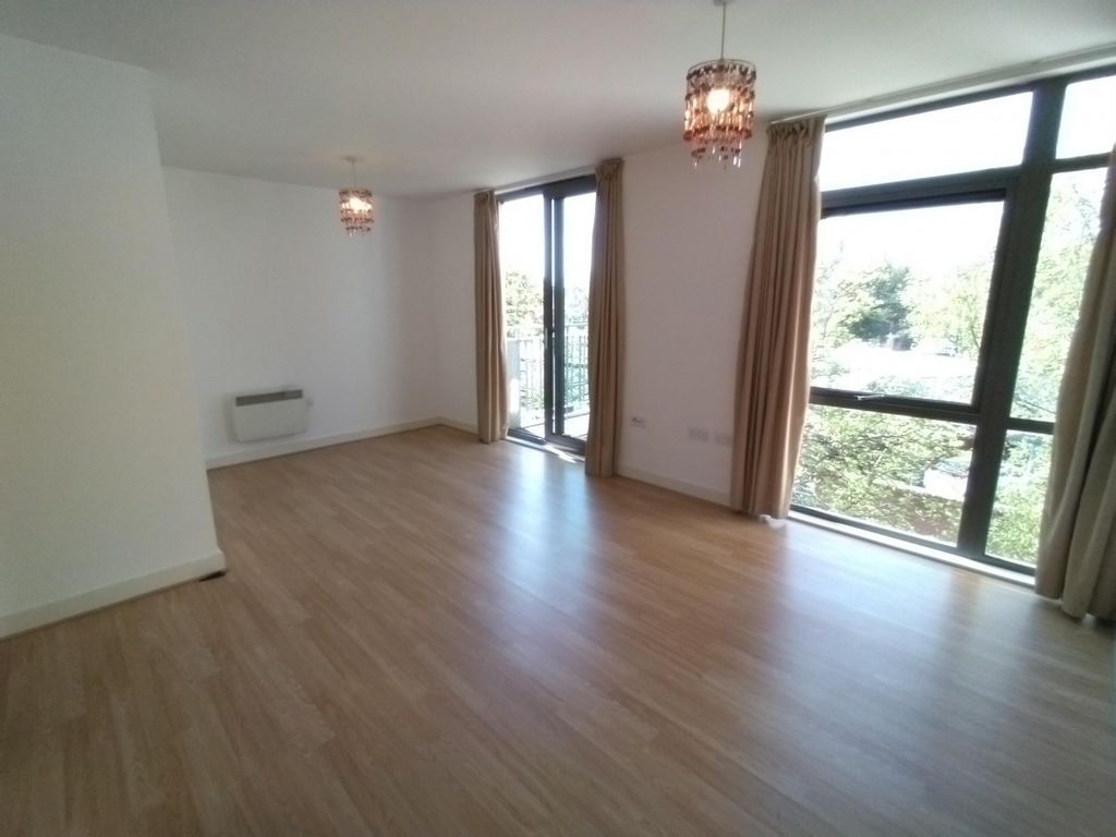 Property photo 2 of 11 (Main)