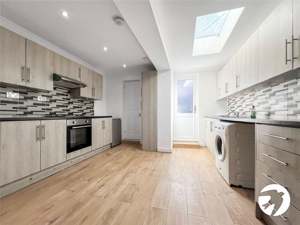 Property photo 2 of 10 Picture No. 18