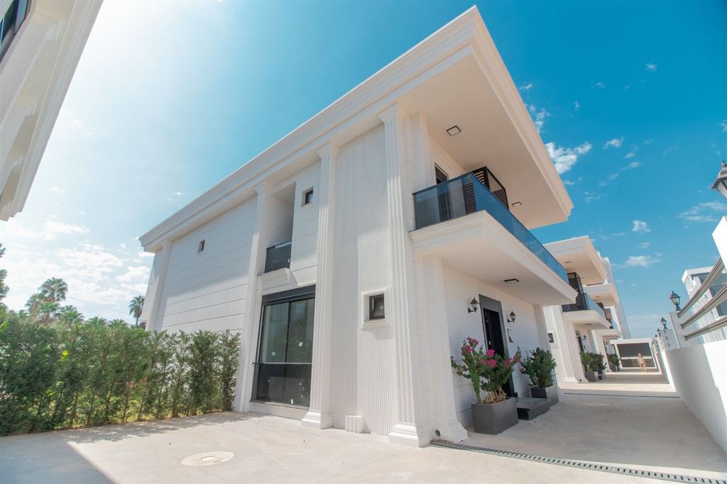Property photo 3 of 24 Attractive Antalya Villa For Sale With A Private Pool - Two-Storey Villa With Private Parking