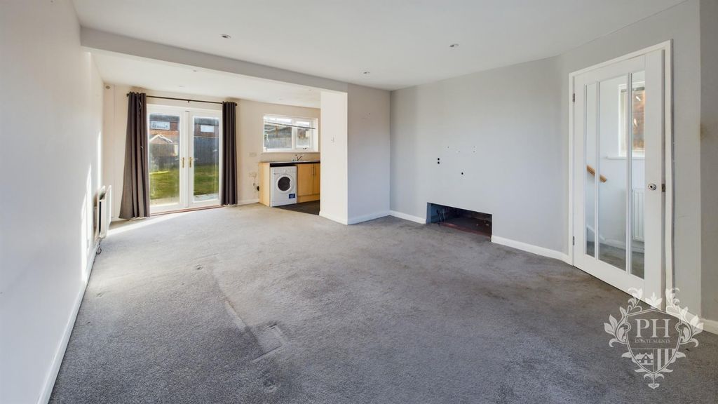 Property photo 2 of 12 Living/Dining Room