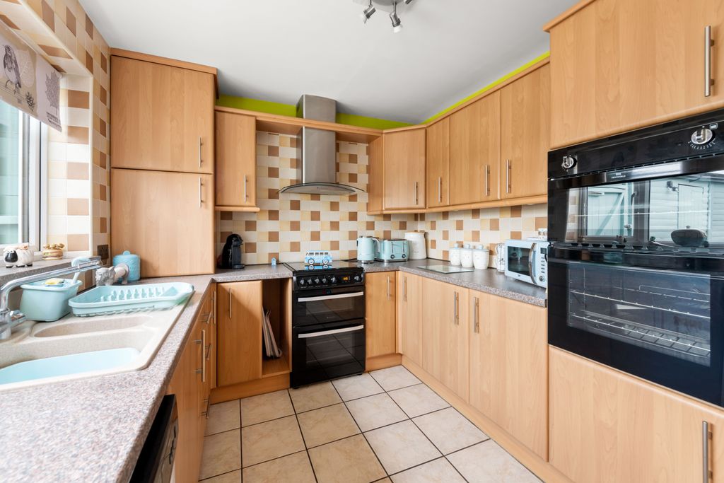Property photo 2 of 22
