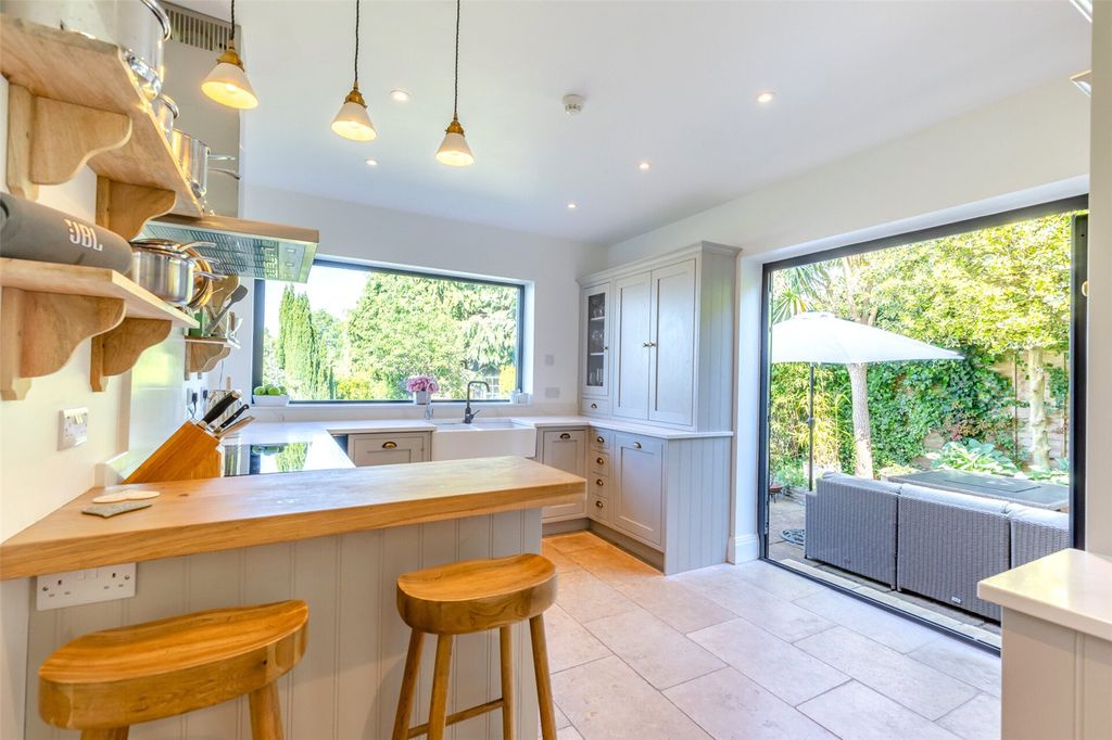 Property photo 3 of 19 Kitchen