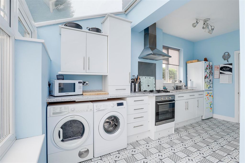 Property photo 3 of 21 7377.Jpg