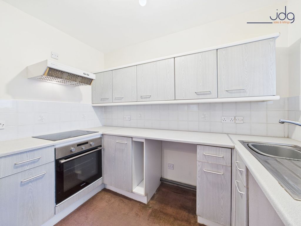 Property photo 3 of 9 Kitchen