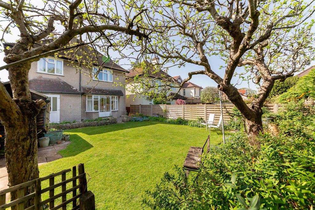 Property photo 2 of 33 Garden