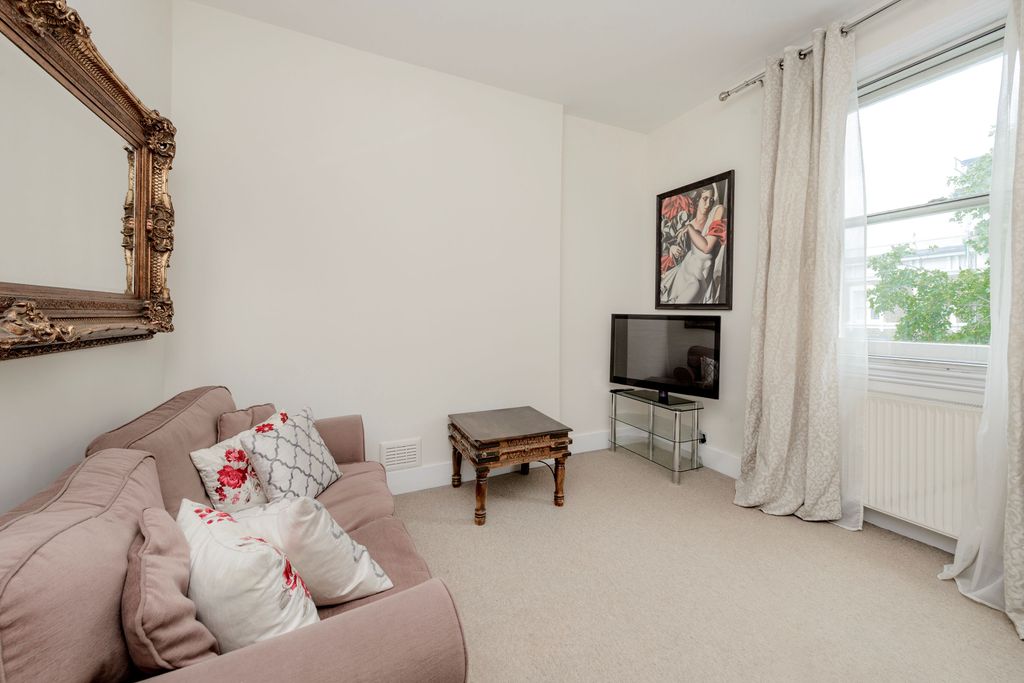 Property photo 2 of 16 5@12 Finborough Rd-5706.Jpg