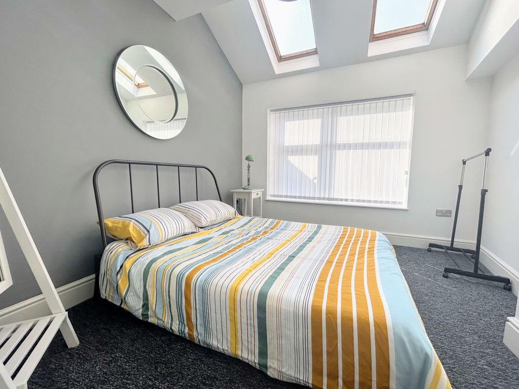 Property photo 3 of 5 Bedroom 1