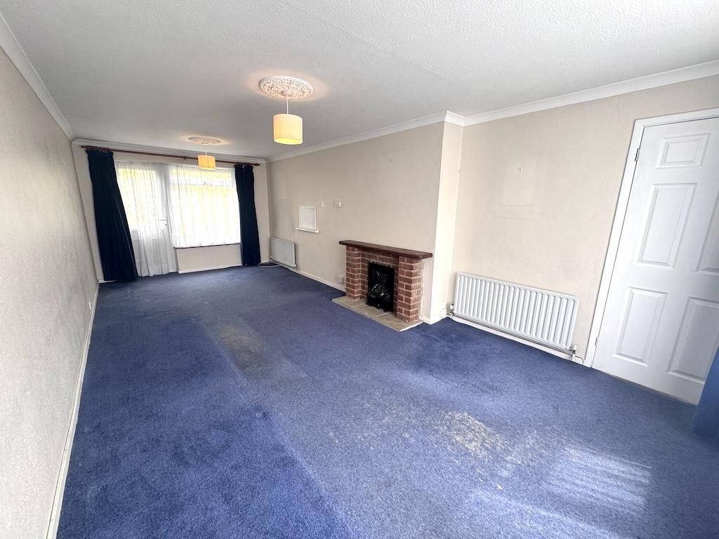 Property photo 3 of 15 5 - Lounge.Jpg
