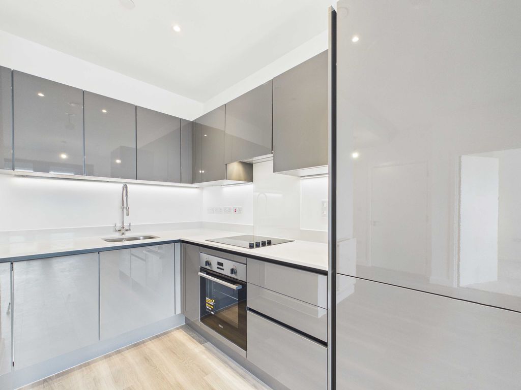 Property photo 2 of 15 Cam03741G0-Pr0167-Still002