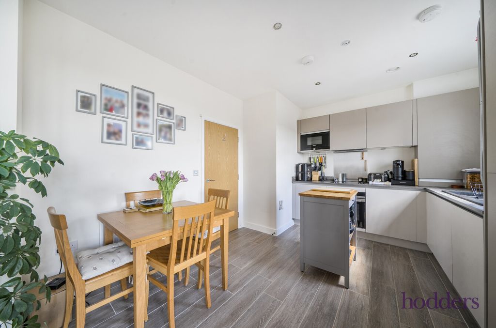 Property photo 2 of 17 Dee09F44-B424-4Ed...