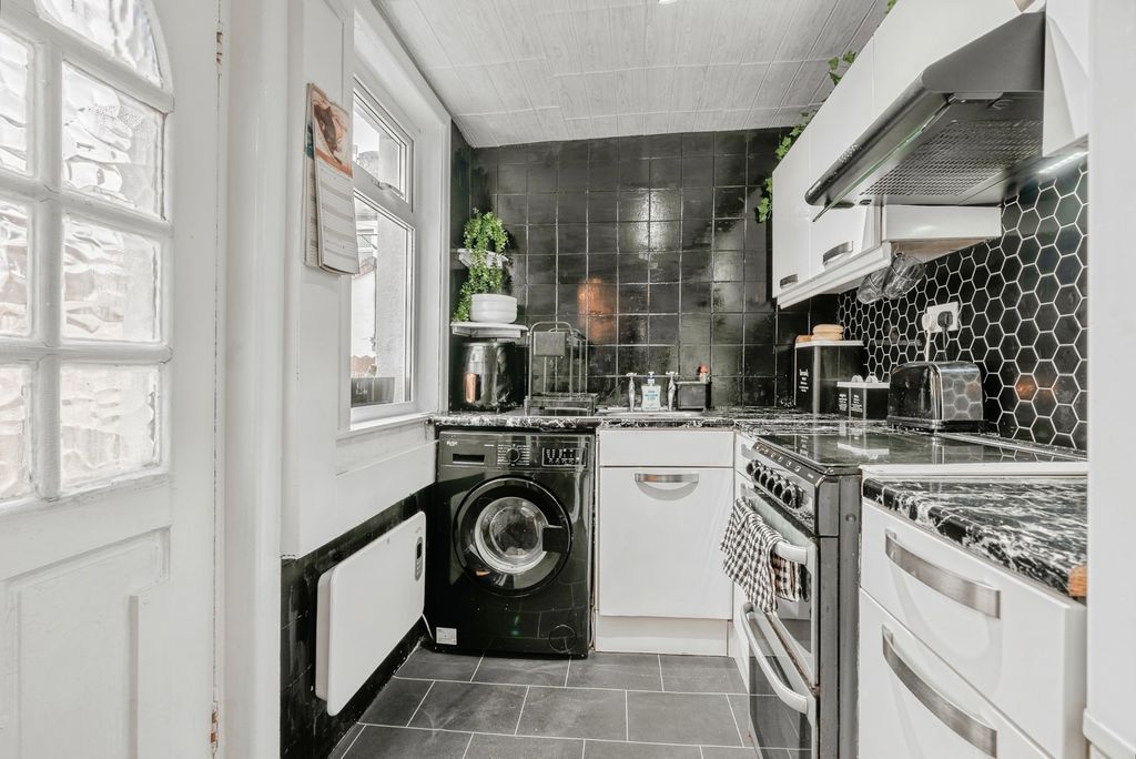 Property photo 3 of 14 Pbox-Img.Jpg