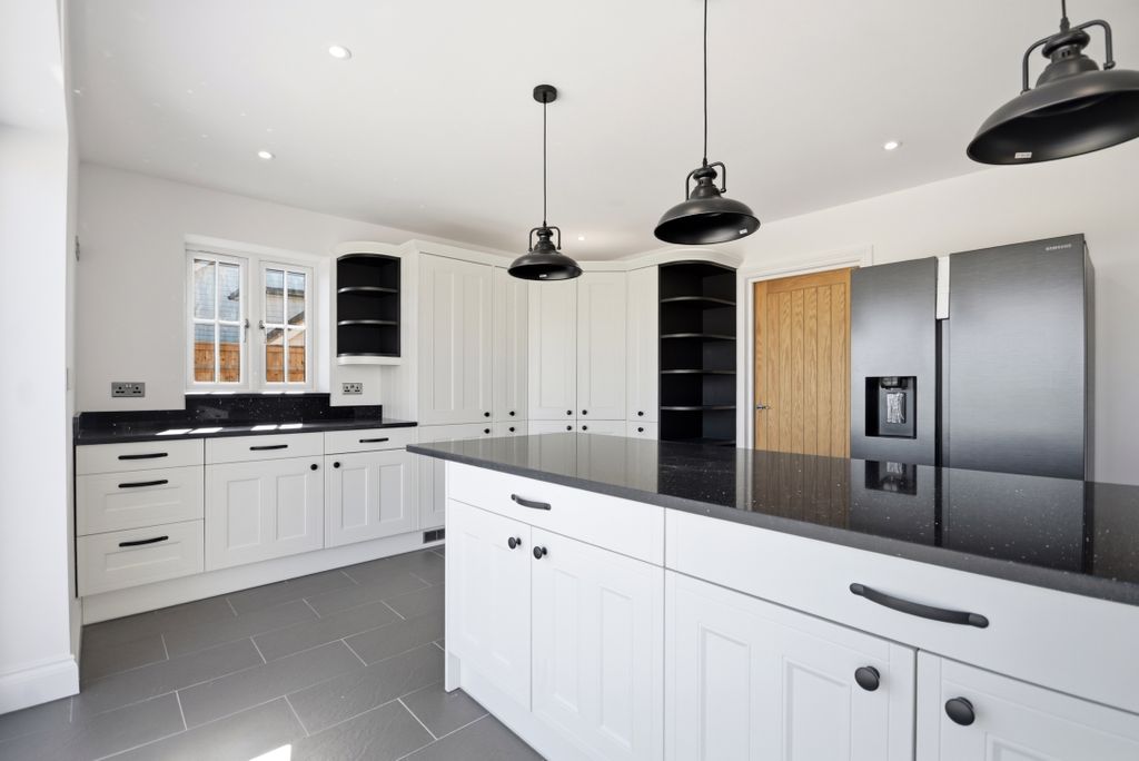 Property photo 3 of 37