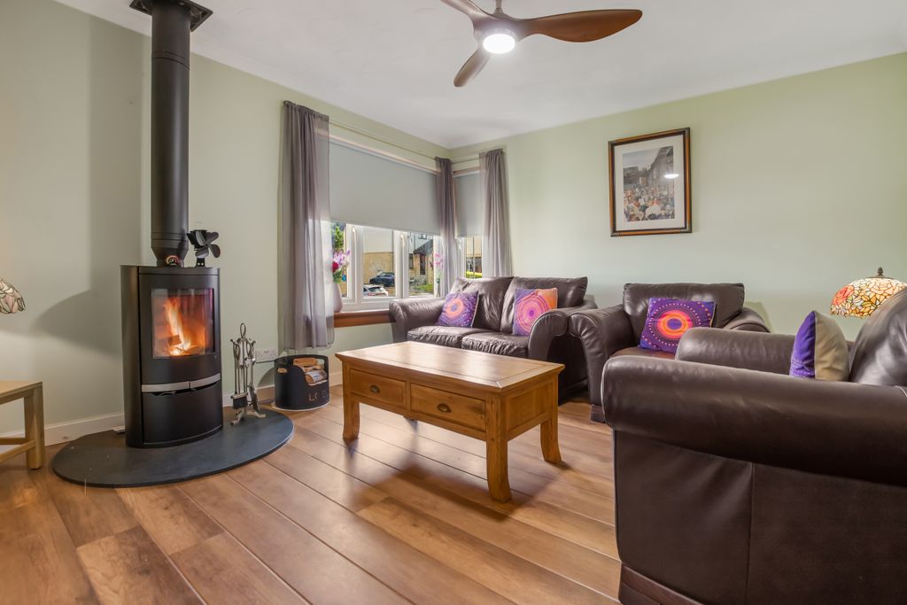 Property photo 2 of 27