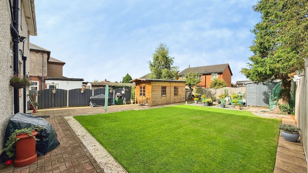 Property photo 2 of 27