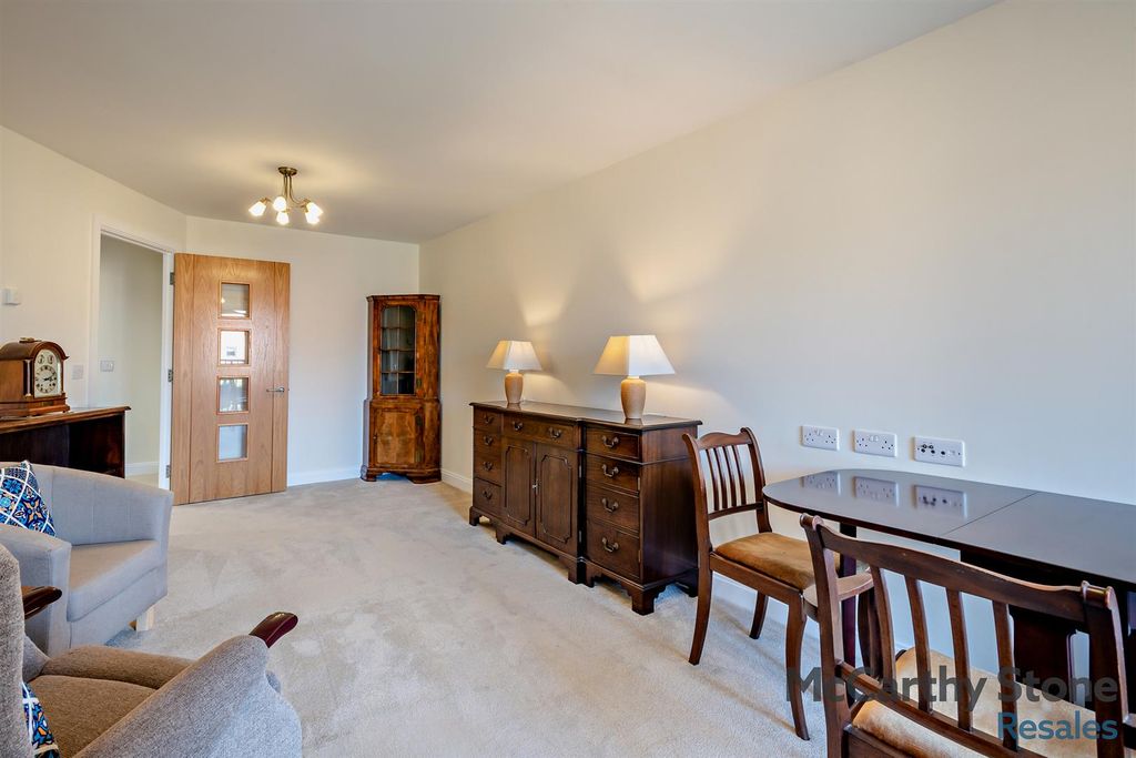 Property photo 3 of 18 8646317-Interior15-800.Jpg