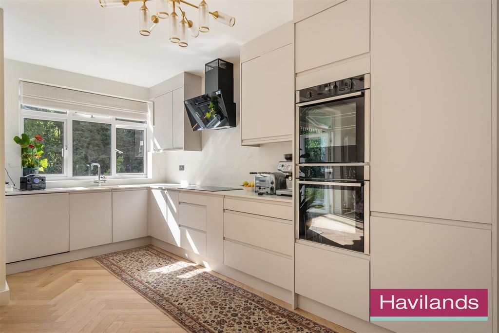 Property photo 3 of 25 The Chine-16.Jpg