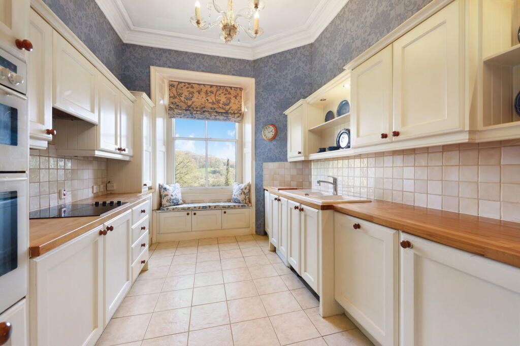 Property photo 3 of 7 Kitchen