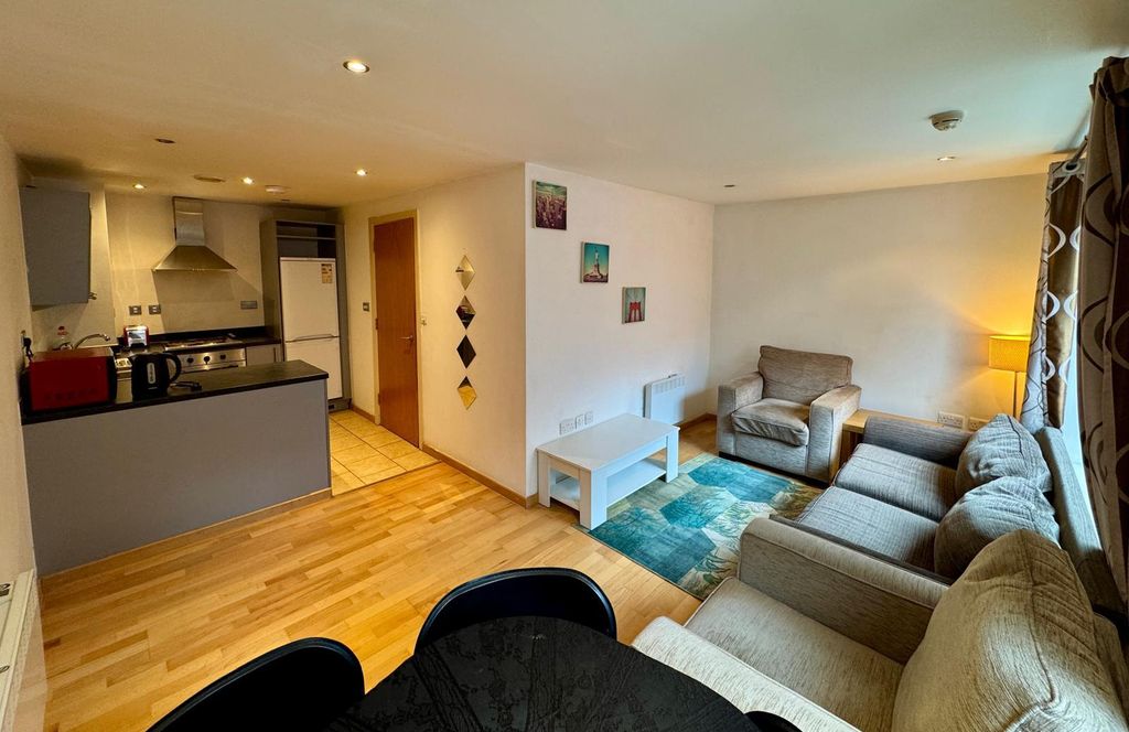 Property photo 1 of 12 Lounge