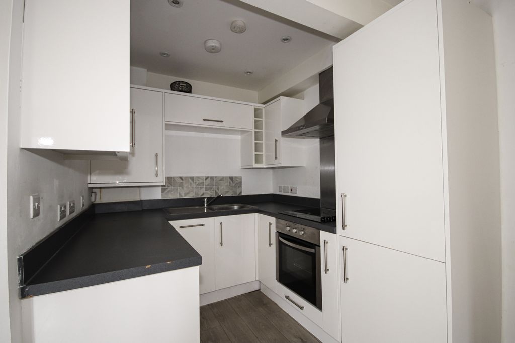 Property photo 2 of 8 Kitchen