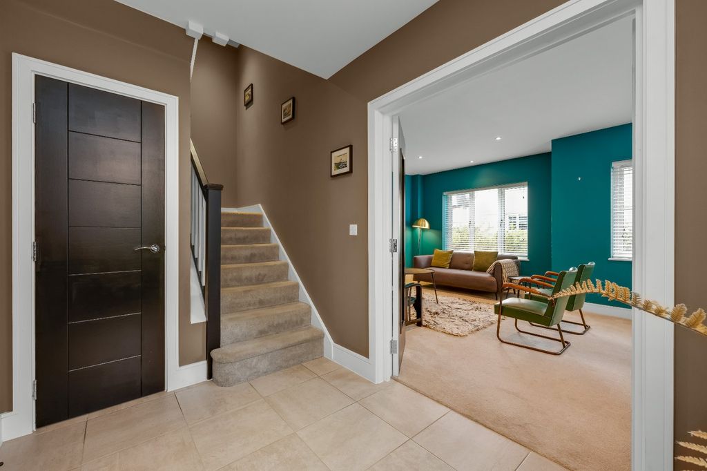 Property photo 2 of 20 Entrance Hall