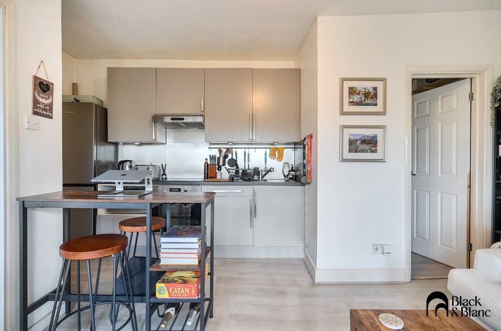 Property photo 2 of 15 Kitchen