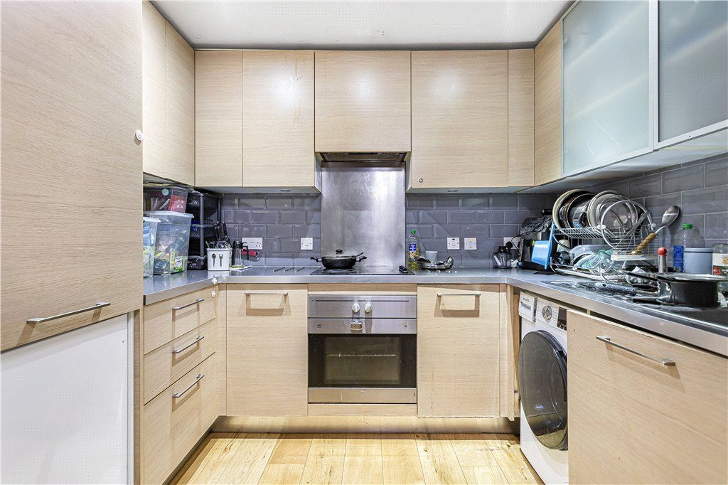 Property photo 3 of 9 Kitchen