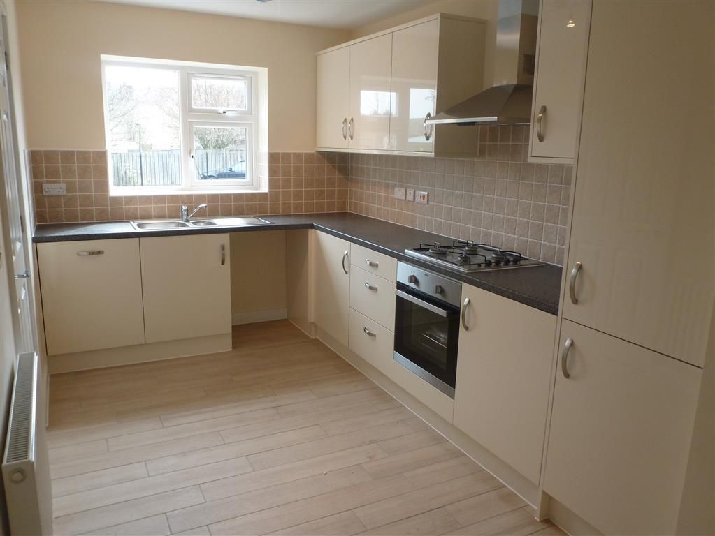 Property photo 3 of 10 Kitchen