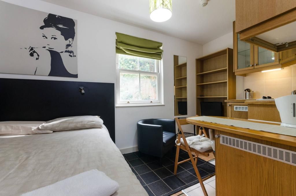 Property photo 1 of 5 Studio To Rent