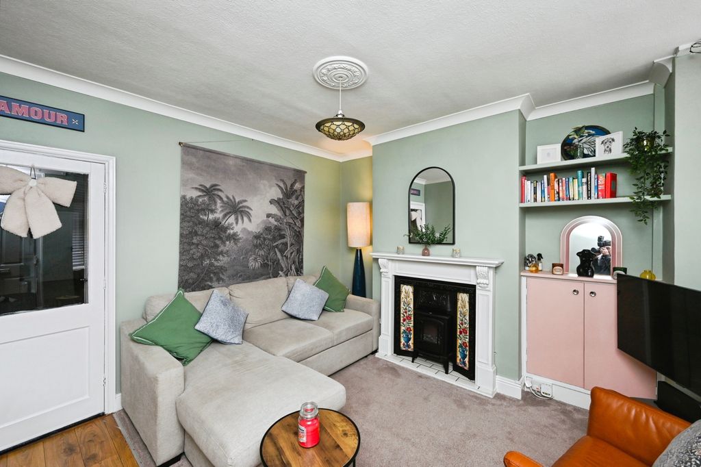 Property photo 2 of 17