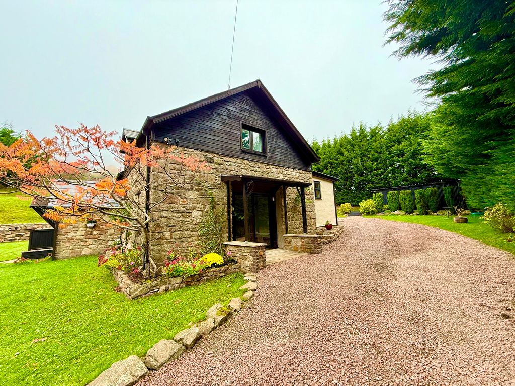 Property photo 3 of 28