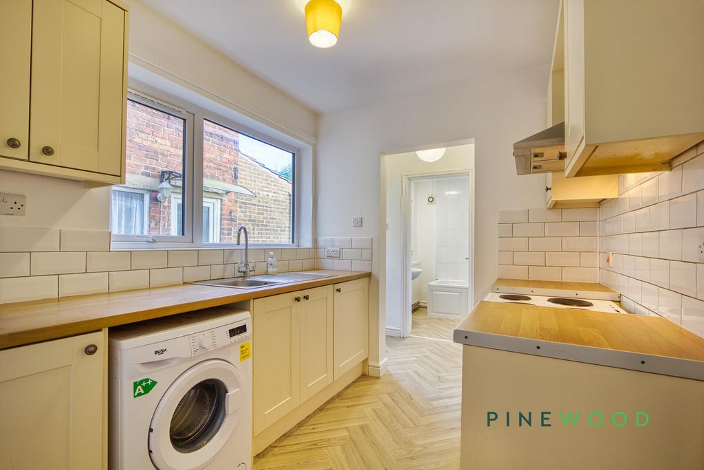 Property photo 3 of 18 Kitchen