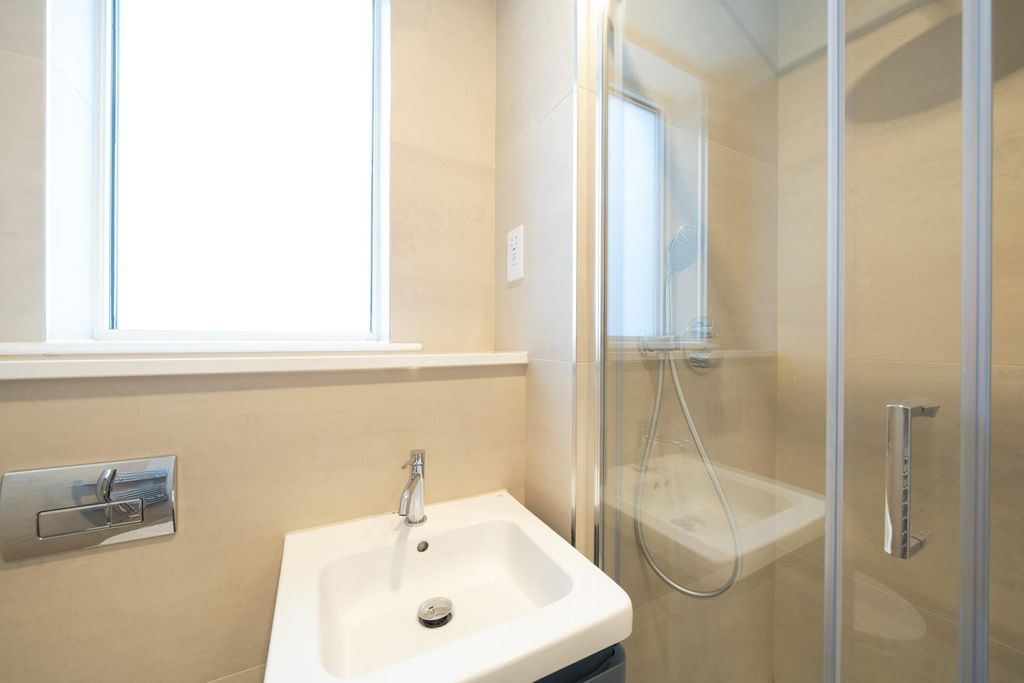 Property photo 2 of 25
