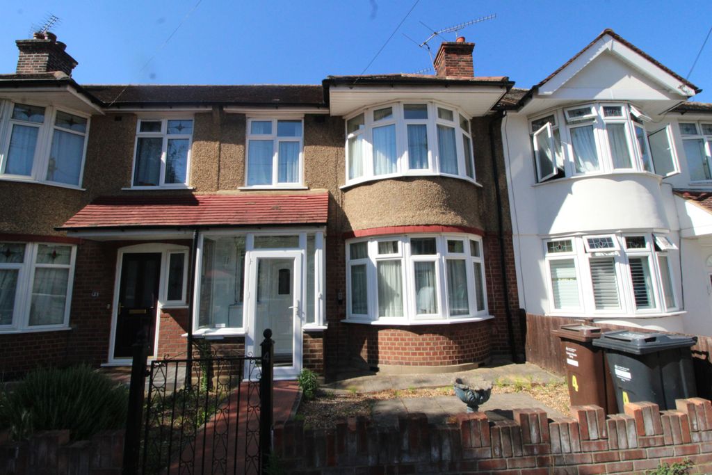 Property photo 1 of 15 3 Bedroom Mid Terraced Spacious Home In Brentford With Large Long Garden, ]Garage &amp; Endless Potential