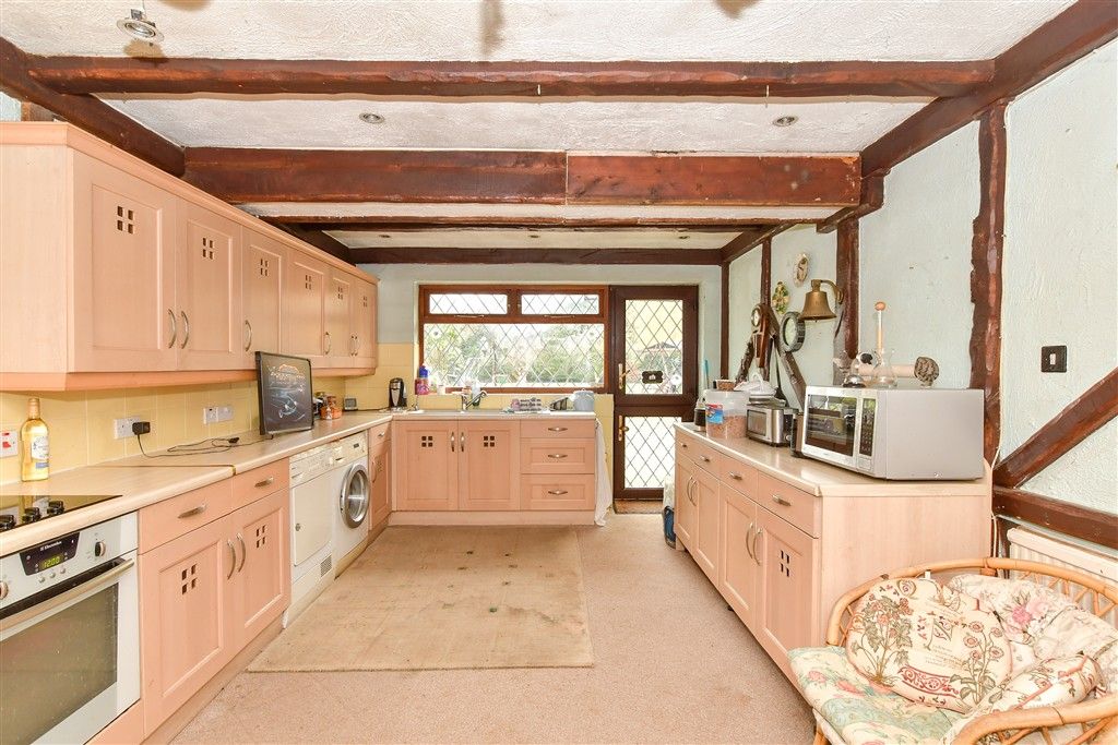 Property photo 3 of 12 Kitchen