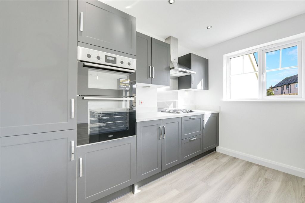 Property photo 3 of 18 Kitchen