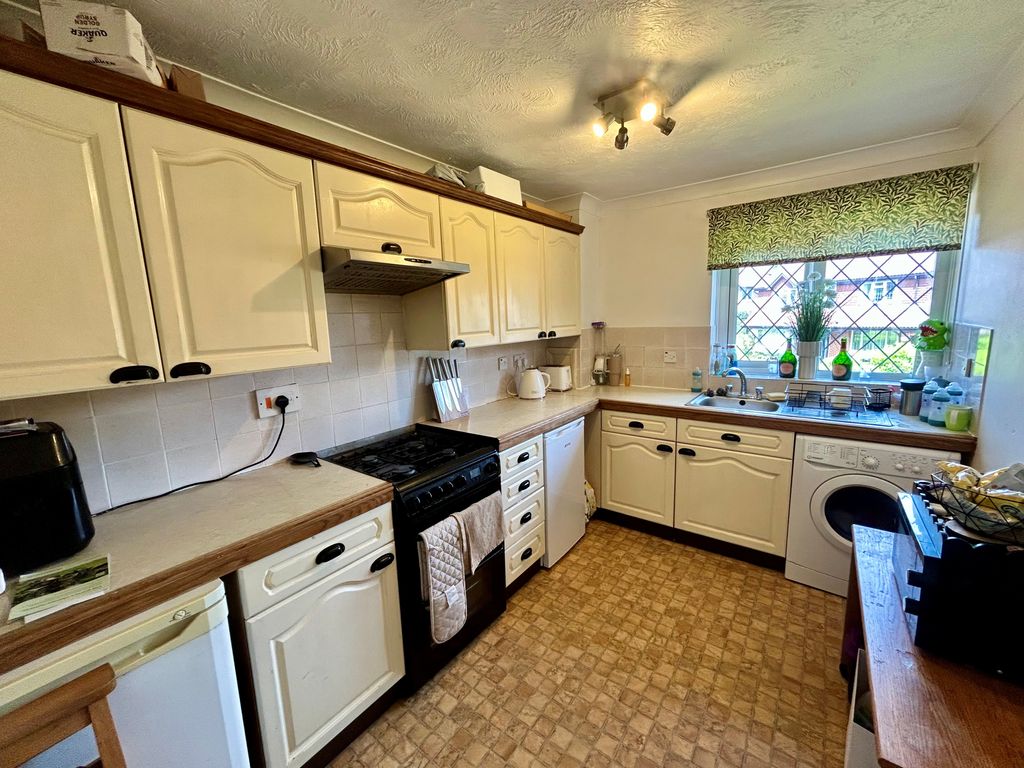 Property photo 3 of 7 Kitchen